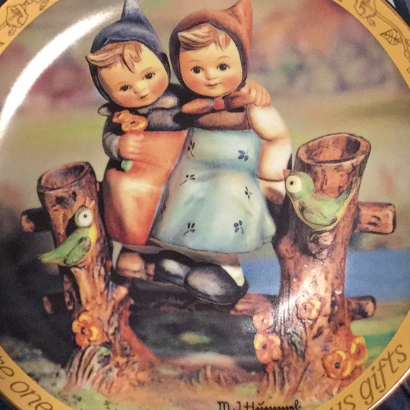 M J Hummel, Sisters Plate Collection Serial # F9019 - Picture 5 of 10